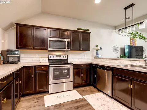 Kitchen - 2358 SE Palmquist Rd, Gresham, OR 97080 photo 4 of 9