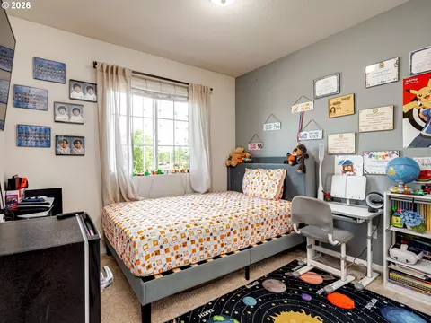 Bedroom - 2358 SE Palmquist Rd, Gresham, OR 97080 photo 4 of 5