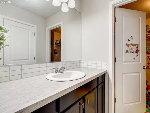Bath - 2358 SE Palmquist Rd, Gresham, OR 97080 photo 2 of 4