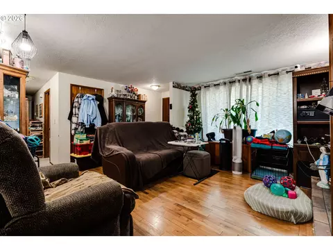 Living - 930 25th Pl, Springfield, OR 97477 photo 1 of 1
