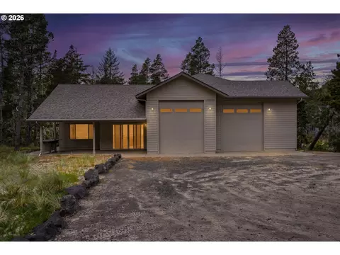 747 Pacific Dunes Dr, North Bend, OR 97459