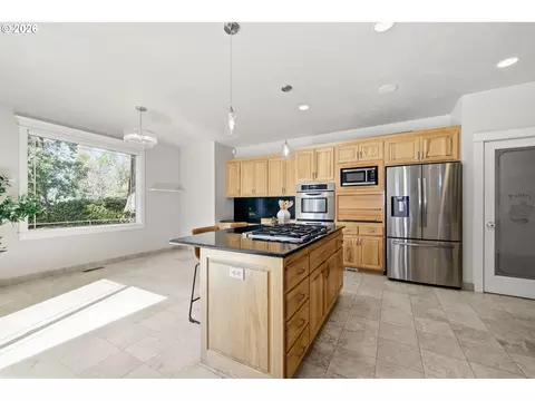 Kitchen - 3333 Riverplace Dr, Eugene, OR 97401 photo 5 of 6