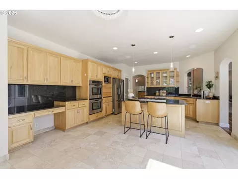 Kitchen - 3333 Riverplace Dr, Eugene, OR 97401 photo 4 of 6