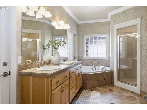 Bath - 3333 Riverplace Dr, Eugene, OR 97401 photo 1 of 6