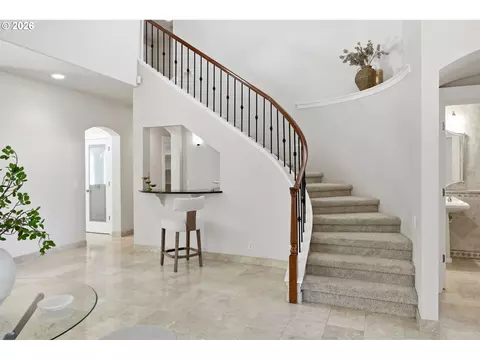Entry Way - 3333 Riverplace Dr, Eugene, OR 97401 photo 3 of 4