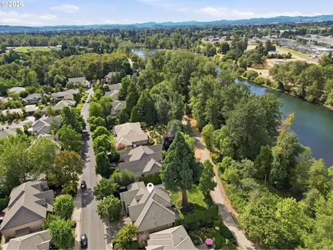 View/Area - 3333 Riverplace Dr, Eugene, OR 97401 photo 5 of 6