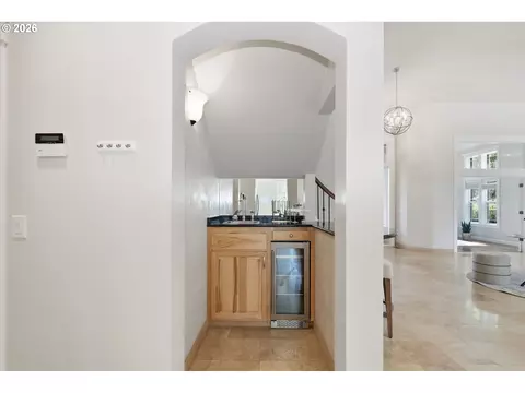 Entry Way - 3333 Riverplace Dr, Eugene, OR 97401 photo 2 of 4