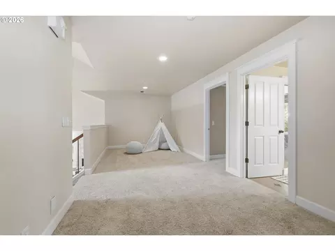 Entry Way - 3333 Riverplace Dr, Eugene, OR 97401 photo 4 of 4