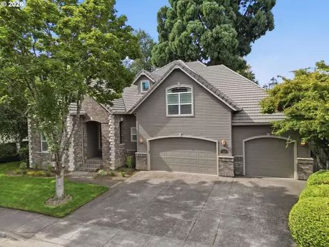 Exterior - 3333 Riverplace Dr, Eugene, OR 97401 photo 3 of 9