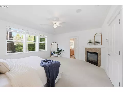 Bedroom - 3333 Riverplace Dr, Eugene, OR 97401 photo 2 of 6