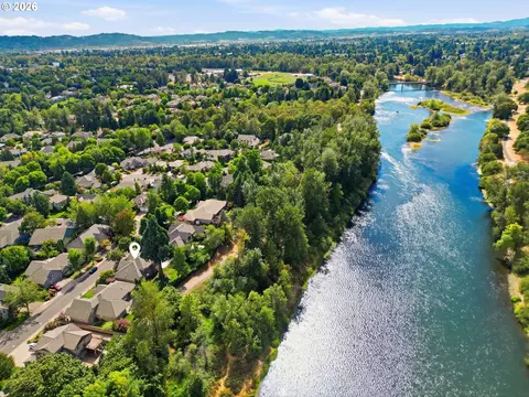 View/Area - 3333 Riverplace Dr, Eugene, OR 97401 photo 1 of 6