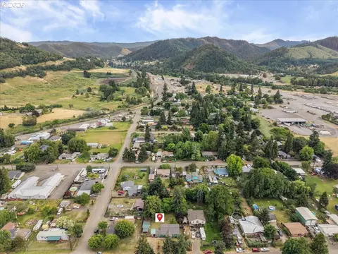 View/Area - 224 5th St, Dillard, OR 97432 photo 5 of 9