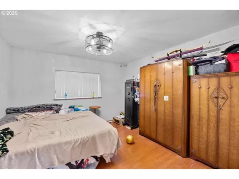 Bedroom - 224 5th St, Dillard, OR 97432 photo 2 of 2