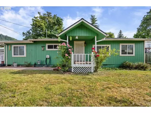 224 5th St, Dillard, OR 97432