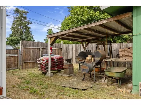 Exterior - 224 5th St, Dillard, OR 97432 photo 2 of 6