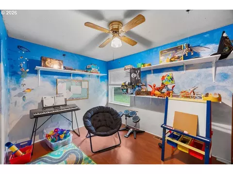 Bedroom - 224 5th St, Dillard, OR 97432 photo 1 of 2