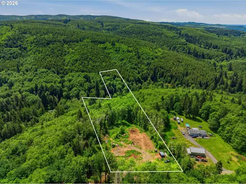 303 Upperwest Rd, Castle Rock, WA 98611