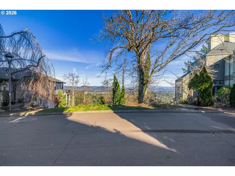 45 Nansen Smt #4, Lake Oswego, OR 97035