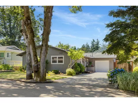 1042 Yates St, Lake Oswego, OR 97034