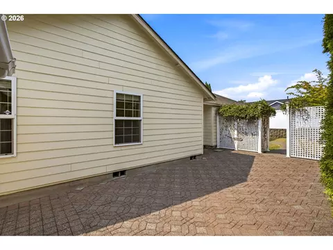 Exterior - 1264 SE Larch Way, Gresham, OR 97080 photo 8 of 10