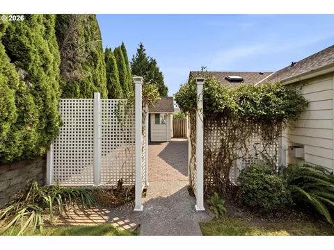 Exterior - 1264 SE Larch Way, Gresham, OR 97080 photo 6 of 10