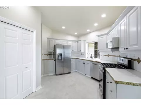 Kitchen - 1264 SE Larch Way, Gresham, OR 97080 photo 2 of 3