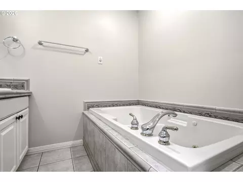 Bath - 1264 SE Larch Way, Gresham, OR 97080 photo 2 of 3