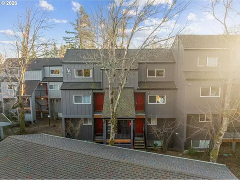 4 Touchstone Ct # 140, Lake Oswego, OR 97035