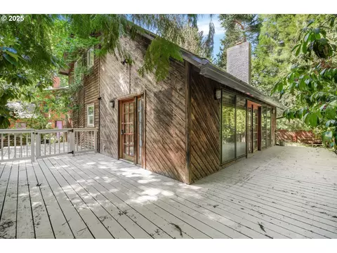 65647 E Sandy River Ln, Rhododendron, OR 97049