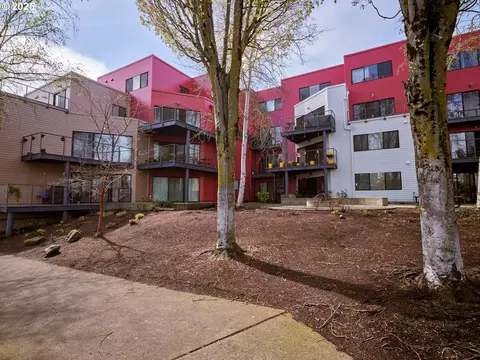 920 NW Naito Pkwy #J5, Portland, OR 97209