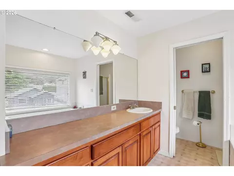 Bath - 220 NW 17th Ave, Camas, WA 98607 photo 3 of 4