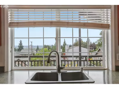 Kitchen - 220 NW 17th Ave, Camas, WA 98607 photo 1 of 6
