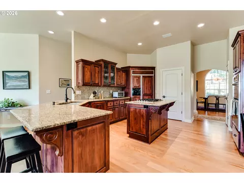 Kitchen - 32825 Kestrel Ln, Eugene, OR 97405 photo 2 of 5