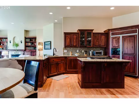 Kitchen - 32825 Kestrel Ln, Eugene, OR 97405 photo 3 of 5