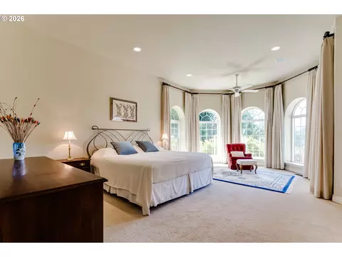 Bedroom - 32825 Kestrel Ln, Eugene, OR 97405 photo 1 of 5