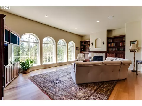 Living - 32825 Kestrel Ln, Eugene, OR 97405 photo 3 of 4