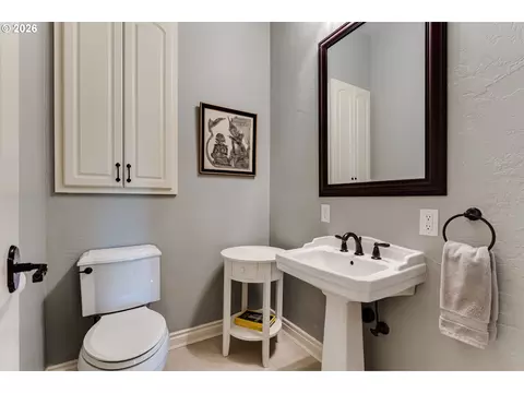 Bath - 32825 Kestrel Ln, Eugene, OR 97405 photo 1 of 4