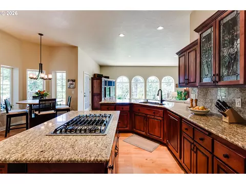 Kitchen - 32825 Kestrel Ln, Eugene, OR 97405 photo 4 of 5