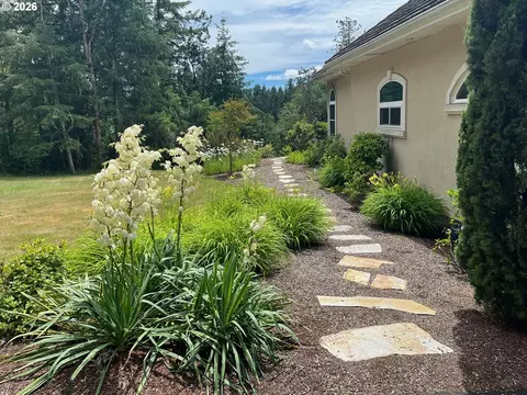 Exterior - 32825 Kestrel Ln, Eugene, OR 97405 photo 9 of 13