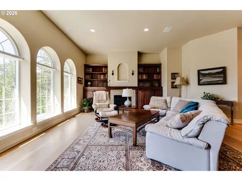 Living - 32825 Kestrel Ln, Eugene, OR 97405 photo 4 of 4