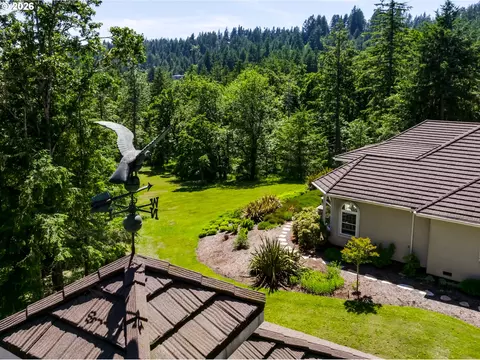 Exterior - 32825 Kestrel Ln, Eugene, OR 97405 photo 8 of 13
