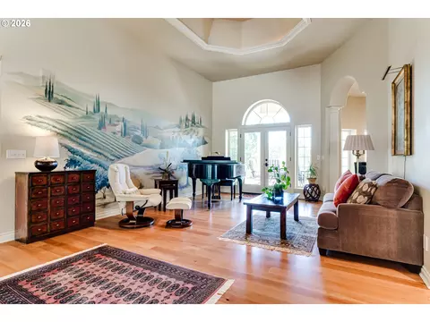 Living - 32825 Kestrel Ln, Eugene, OR 97405 photo 2 of 4