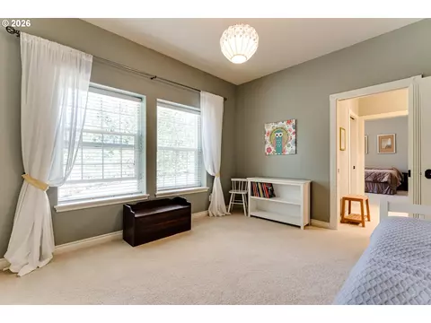 Bedroom - 32825 Kestrel Ln, Eugene, OR 97405 photo 4 of 5