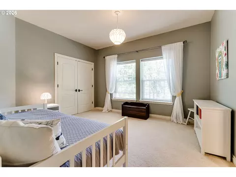 Bedroom - 32825 Kestrel Ln, Eugene, OR 97405 photo 3 of 5