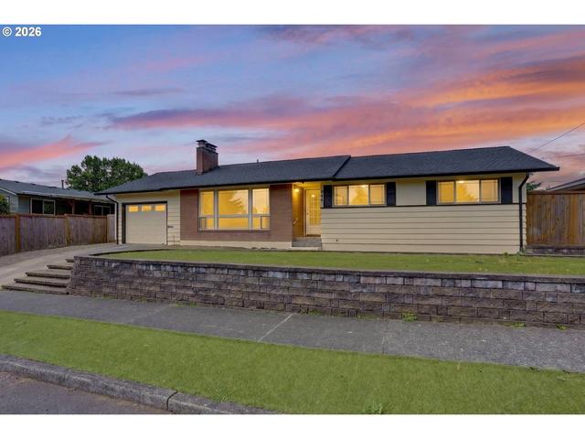 321 NE 108th Pl, Portland, OR 97220