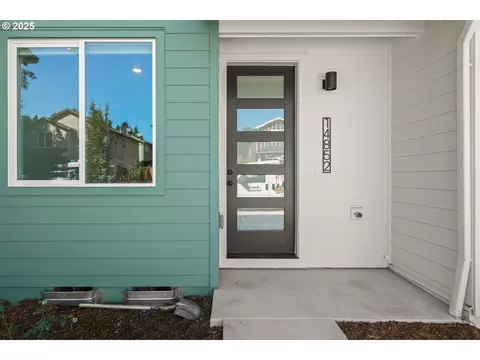 14852 NE Couch St #9, Portland, OR 97230