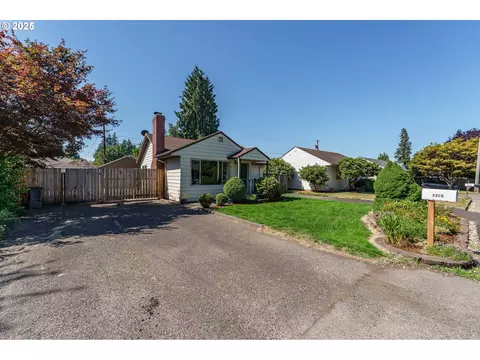 2205 W 28th St, Vancouver, WA 98660
