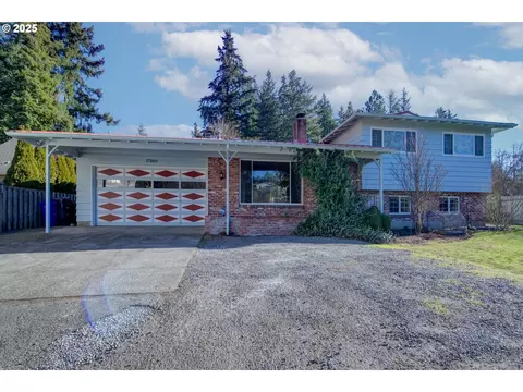 17060 Webster Rd, Gladstone, OR 97027