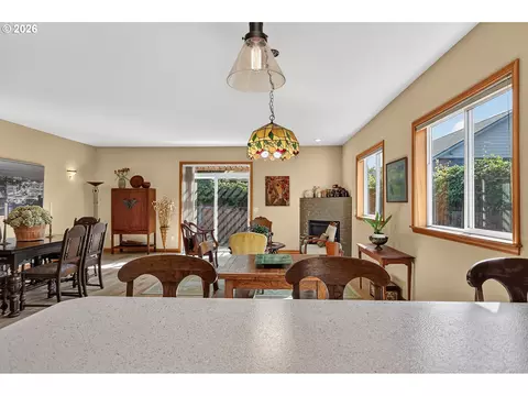 Dining - 1663 5th St, Hood River, OR 97031 photo 5 of 5