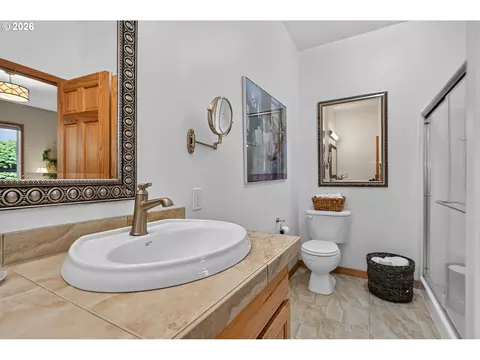 Bath - 1663 5th St, Hood River, OR 97031 photo 3 of 4